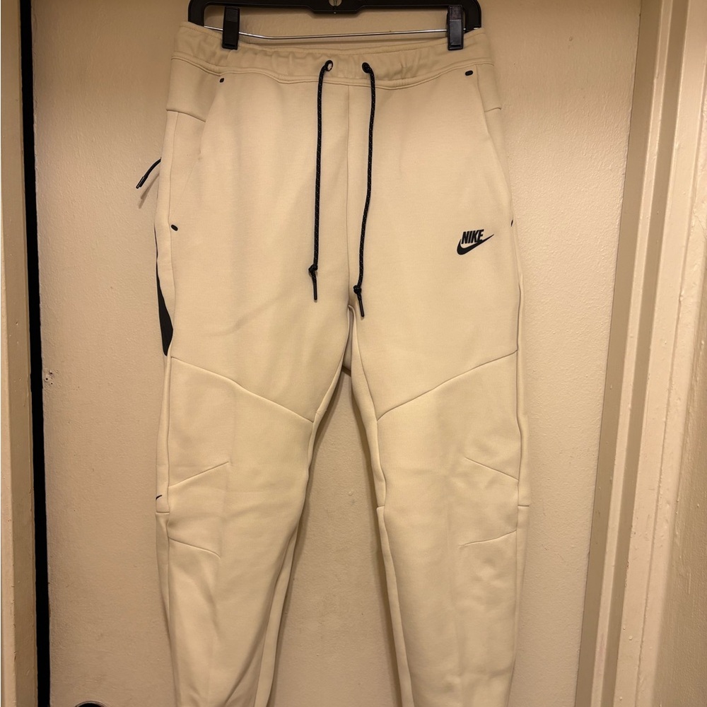 Nike Men's Off-White Jogger Pants